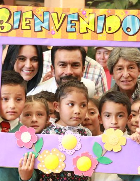 Visita del Gobernador de Cund.