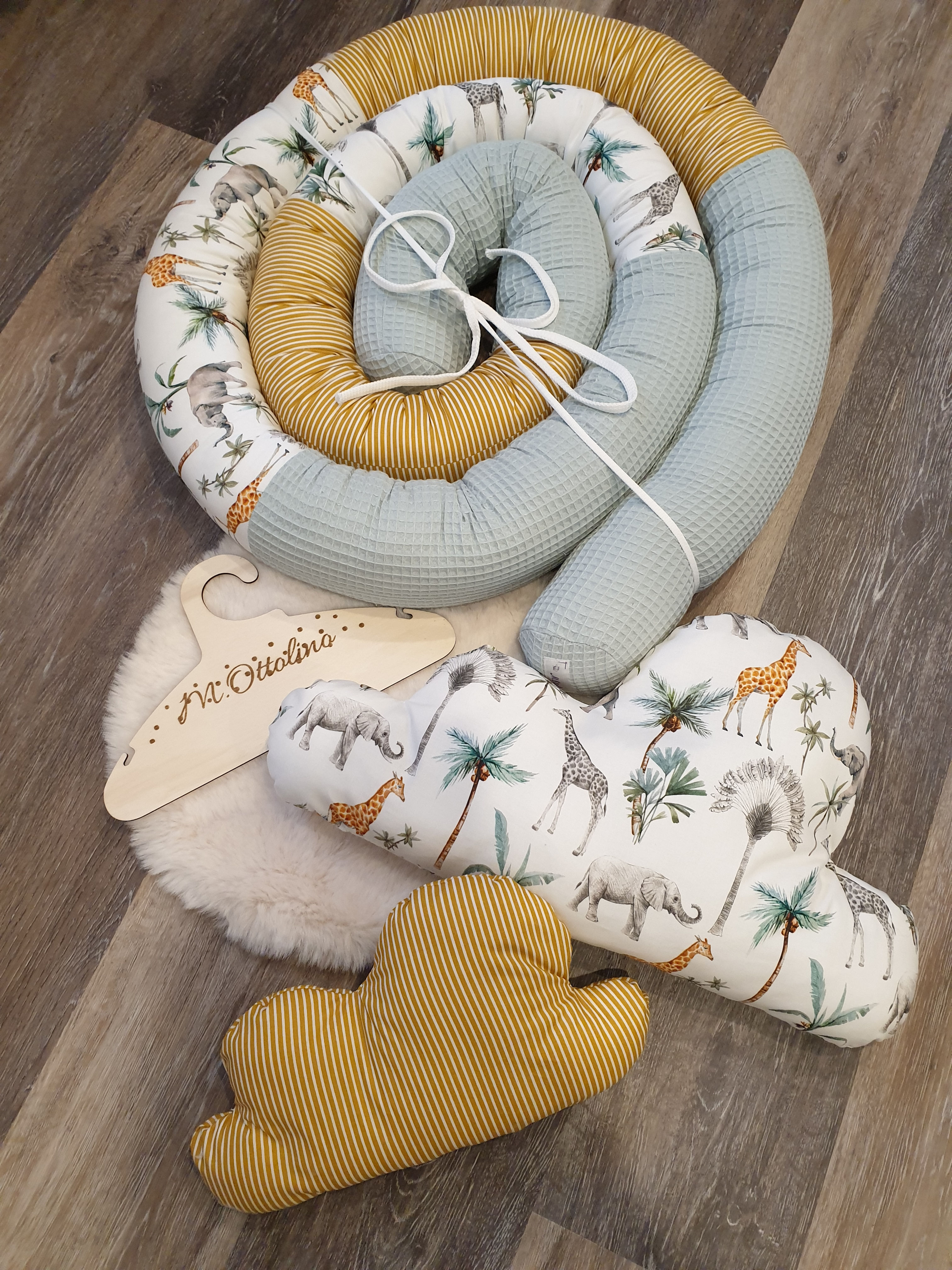 Bettschlange mit Wolkenkissen im SET - Safari senfgelb/mint