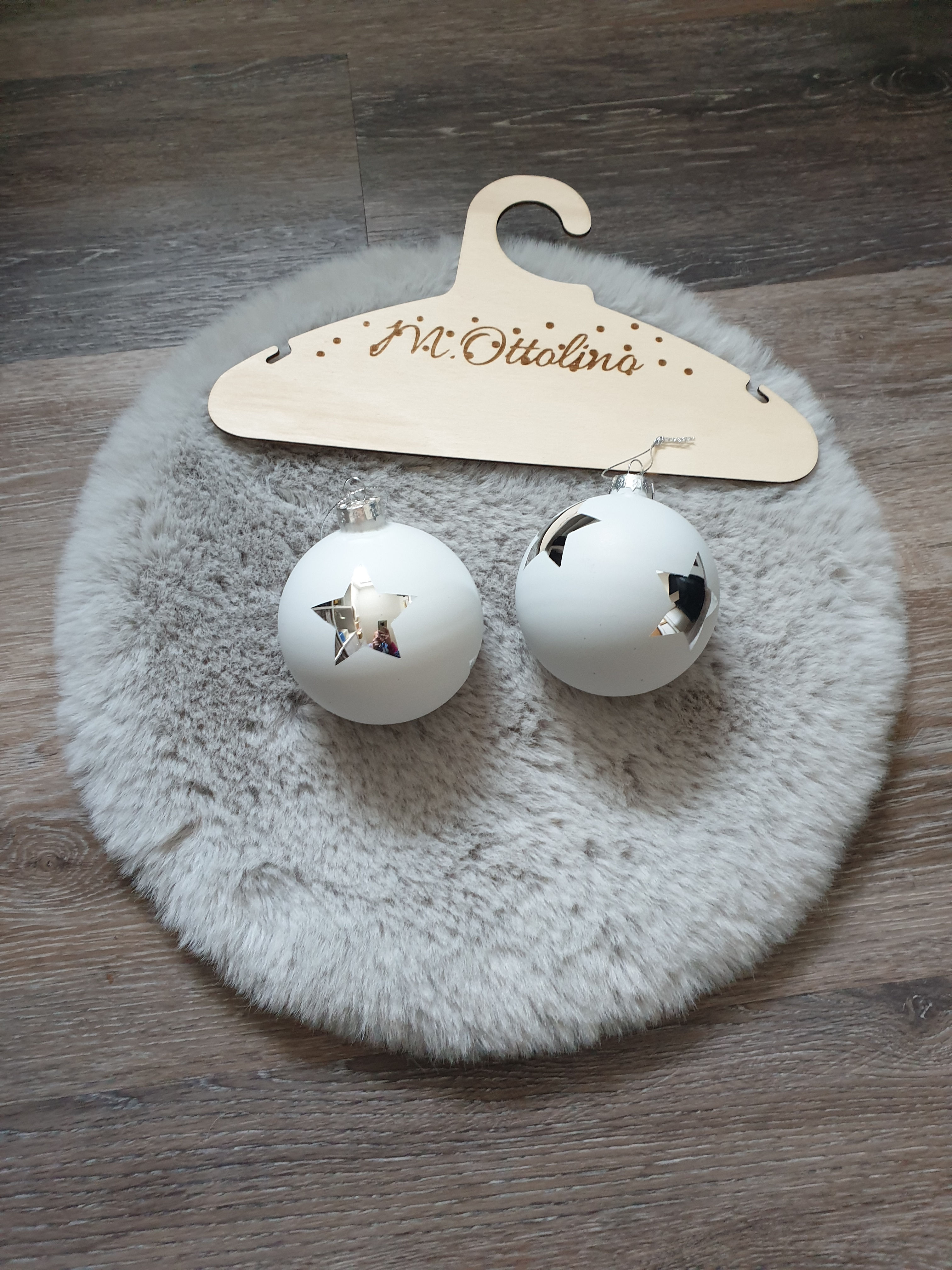 Weihnachtskugeln personalisiert - Glaskugel weiß mit Stern