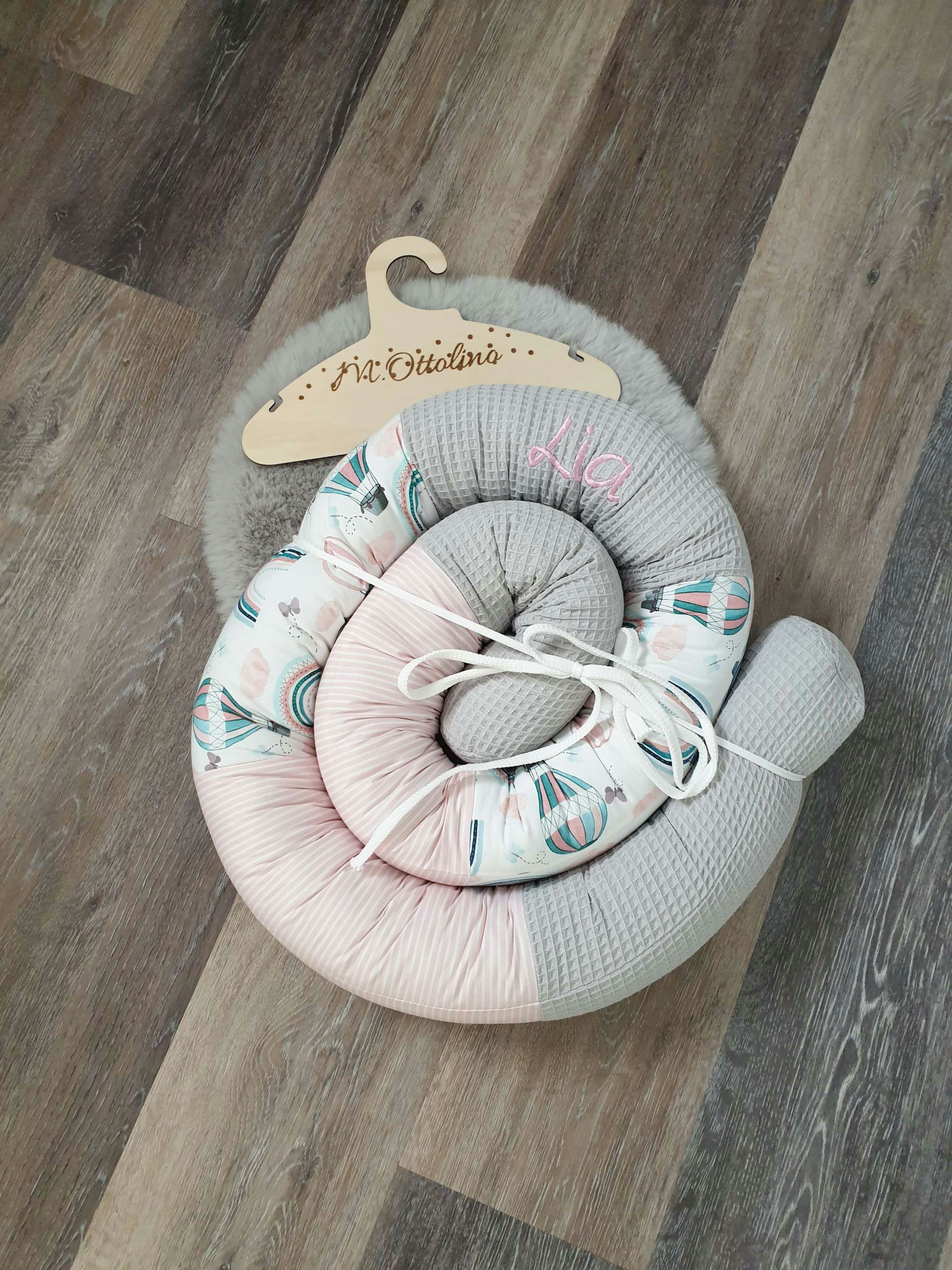 Bettschlange personalisiert - Heißluftballons rosa