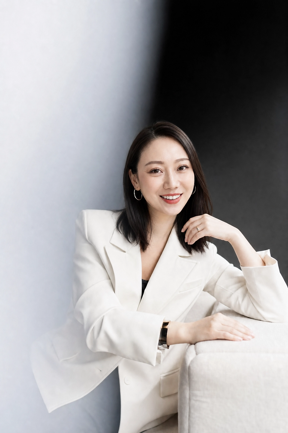 april_white_blazer_v4.png
