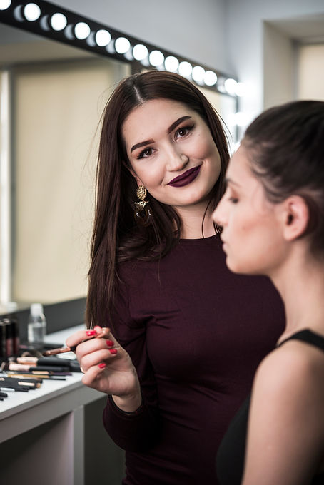 happy-make-up-artist-studio.jpg