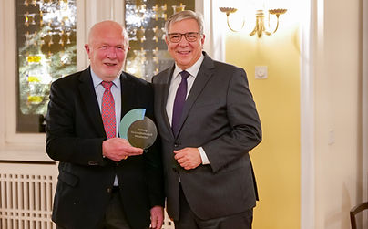 Preisübergabe Oberbürgermeister Mende und Ratsvorsitzender Claus