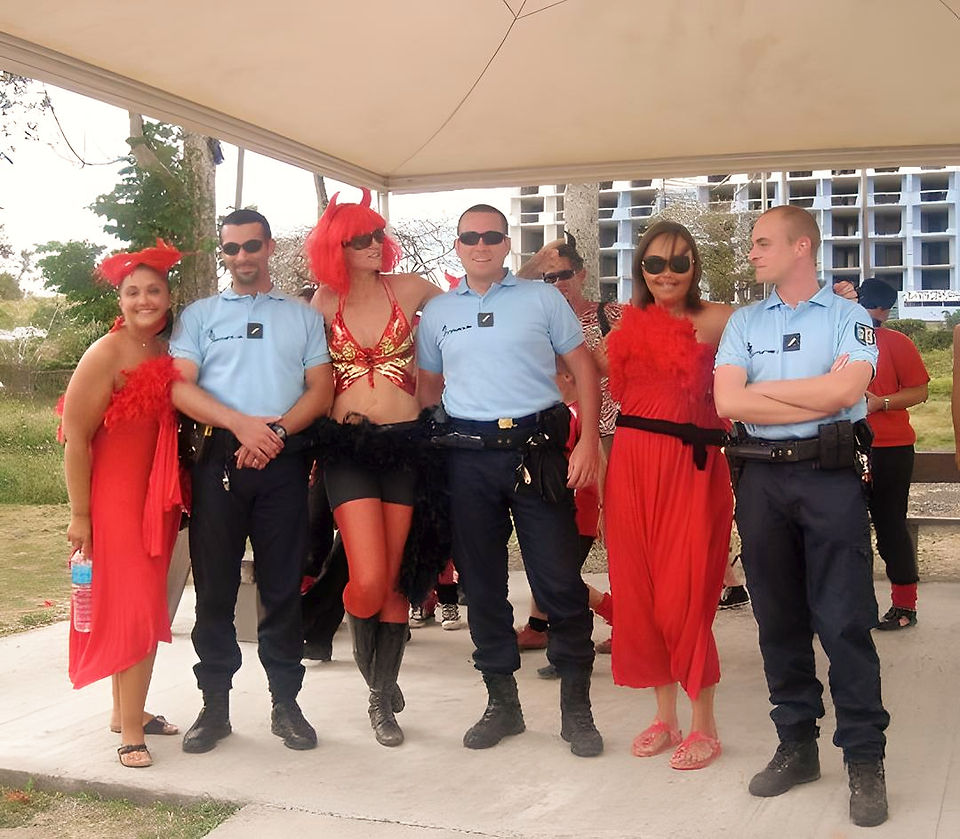 Déguisements- article du blog du Domaine de l'Anse Ramier sur le carnaval en Martinique_ gendarmerie_ securité