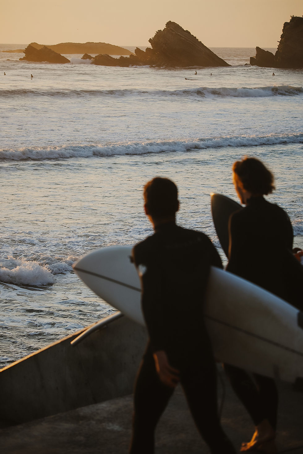 Surfer plage de la côte des basques Biarritz