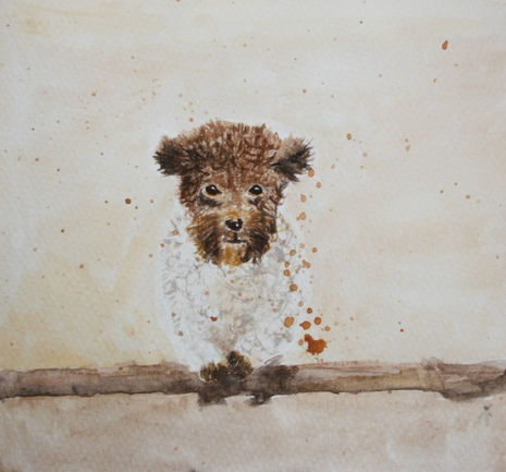 braun-weißer Lagotto Hunderüde im Wald mit Baumstamm in Aquarell