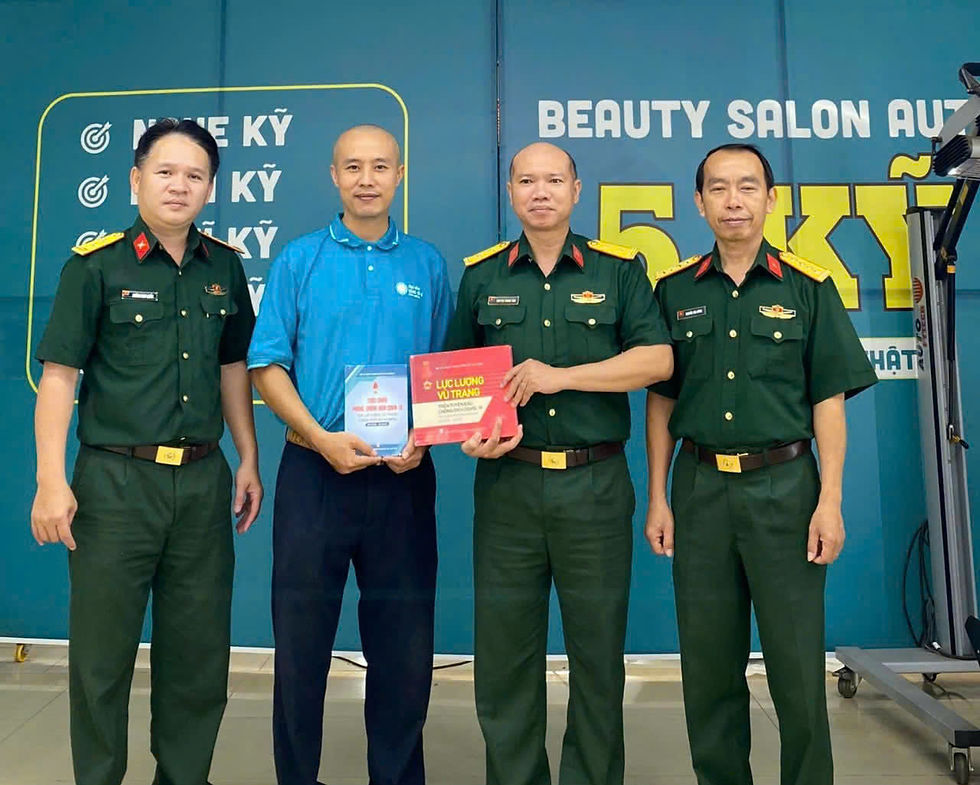 Bộ Tư Lệnh TP. HCM trao Bằng khen và Khánh vàng