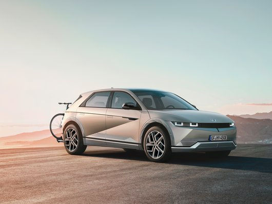 Exterior styling kit, piano black