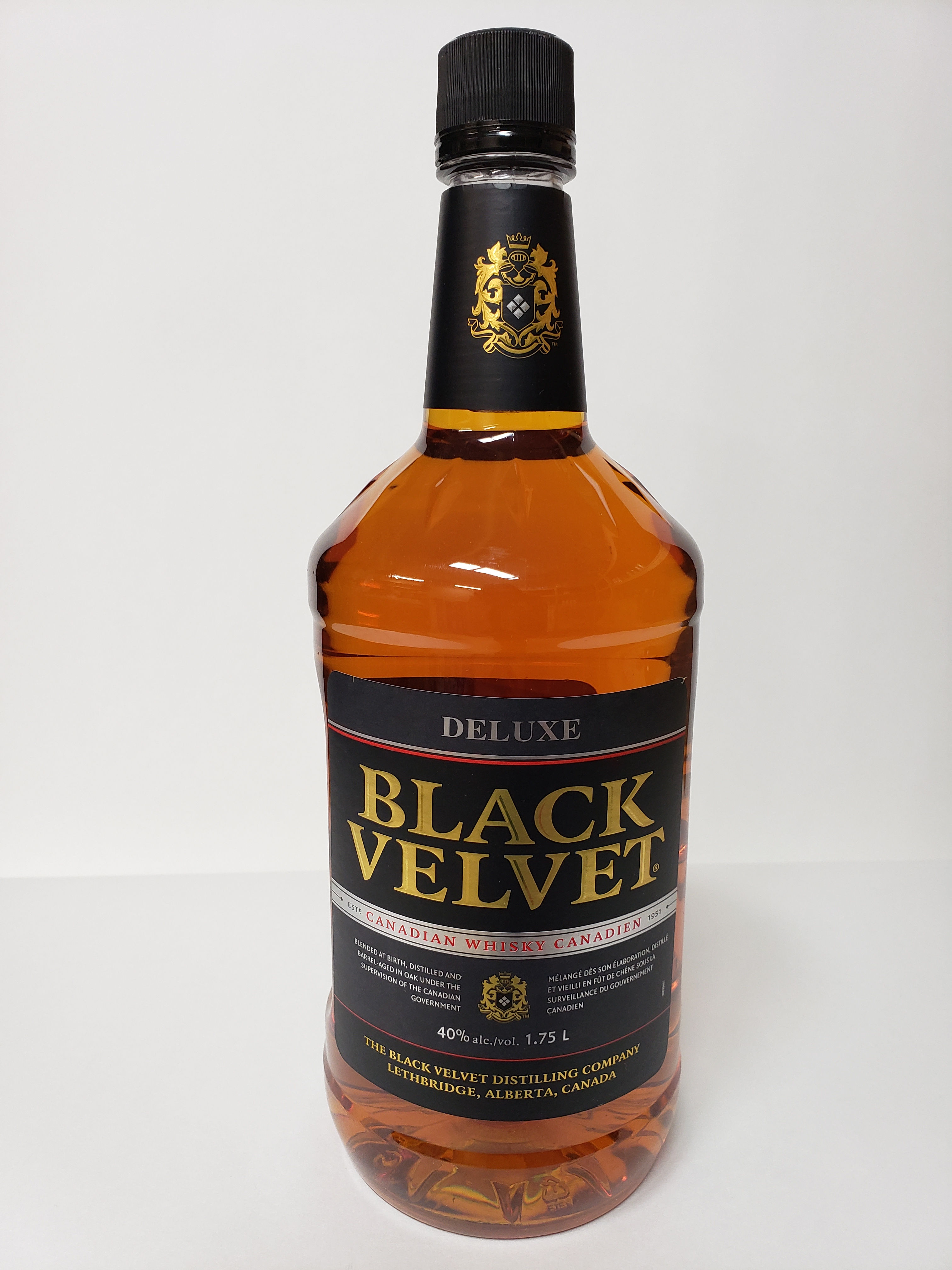 BLACK VELVET DELUXE CANADIAN WHISKY