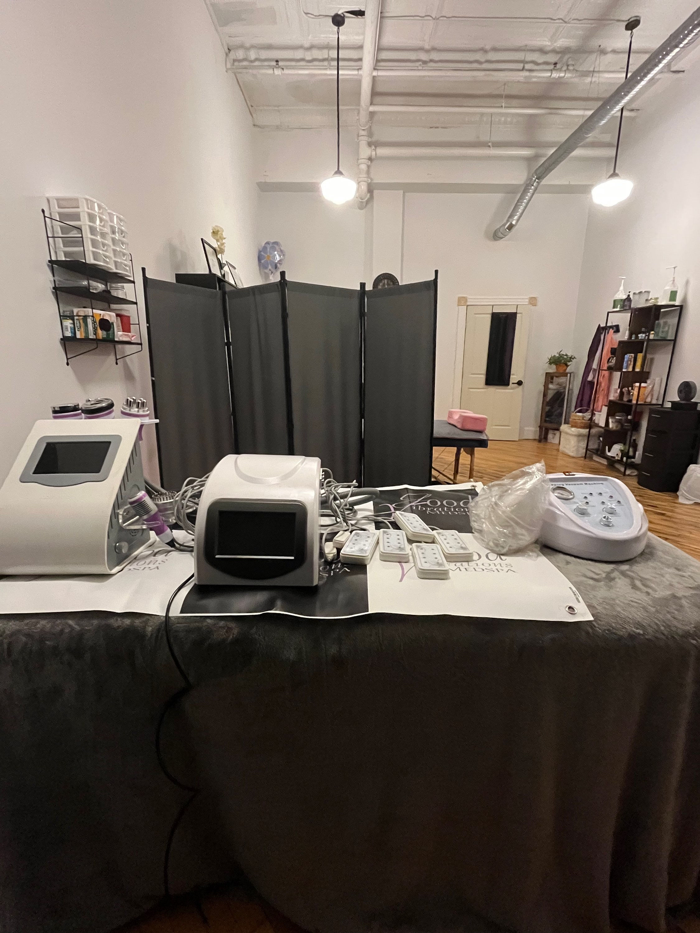 Equipment for sale, cavi, vaccum, laser lipo pafs 