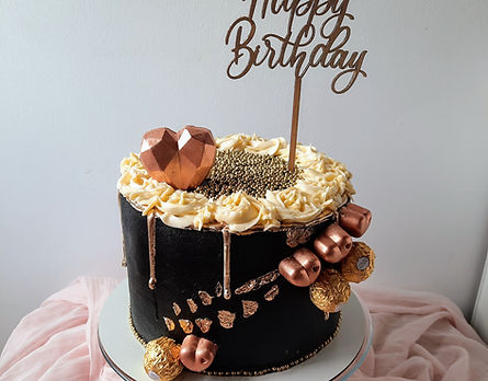 BLACK CAKE WITH GOLD 