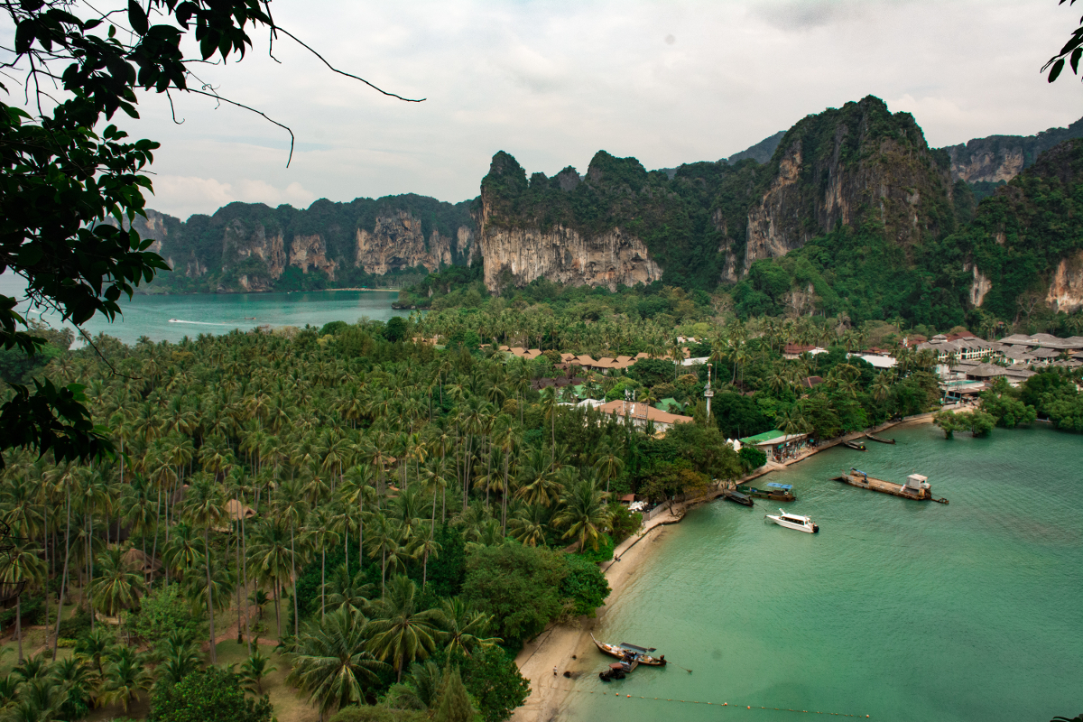 Slinky Beach Bar In Phi Phi Beachfront Outdoor Night Club