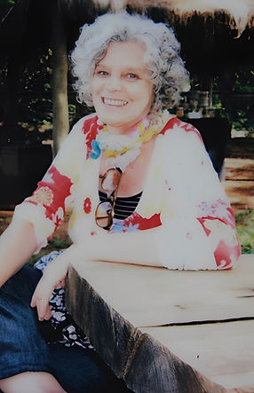 Maria Antônia Ferreira (Tonha Ferreira) - Thonhafe. Arstista Plástica, Historiadora e Letrista do Álbum DêLírios.