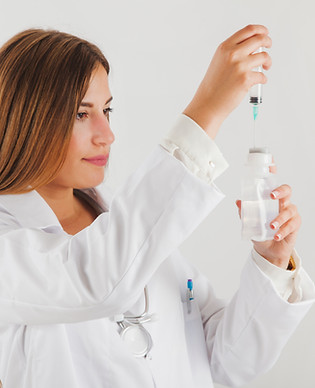 female-doctor-filling-up-needle.jpg