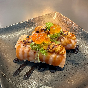 SU09 Saumon Oursin Nigiri (2 morceaux)
