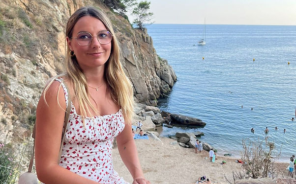 Hello, moi c'est Sam, Travel planner passionnée et créatrice de Boo Voyages