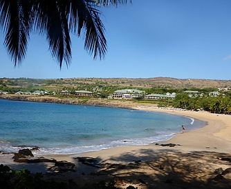 Golden sandy shore at Hulopoe Beach, Lanai, Hawaii