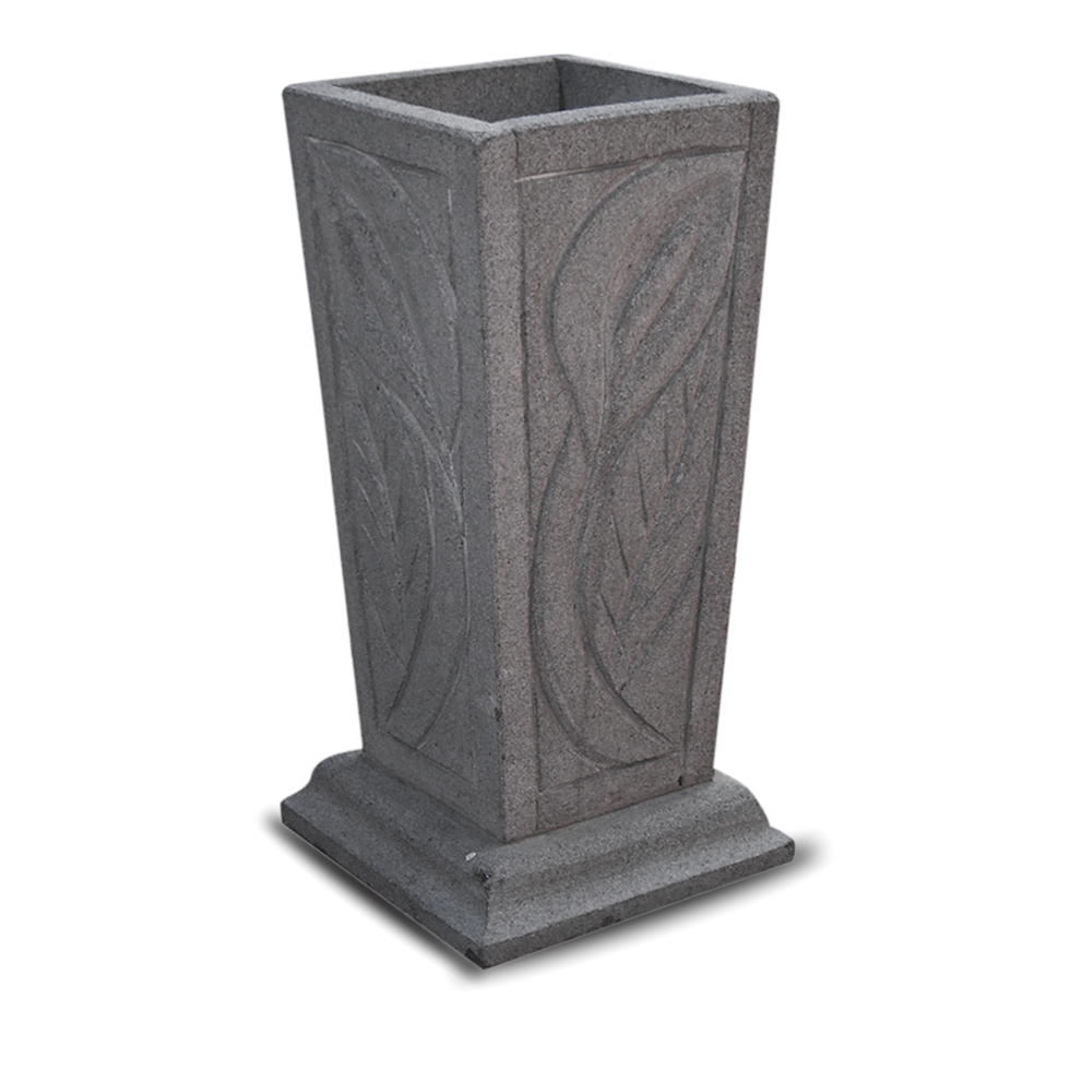 Florero cuadrado con alcatraces de recinto.png