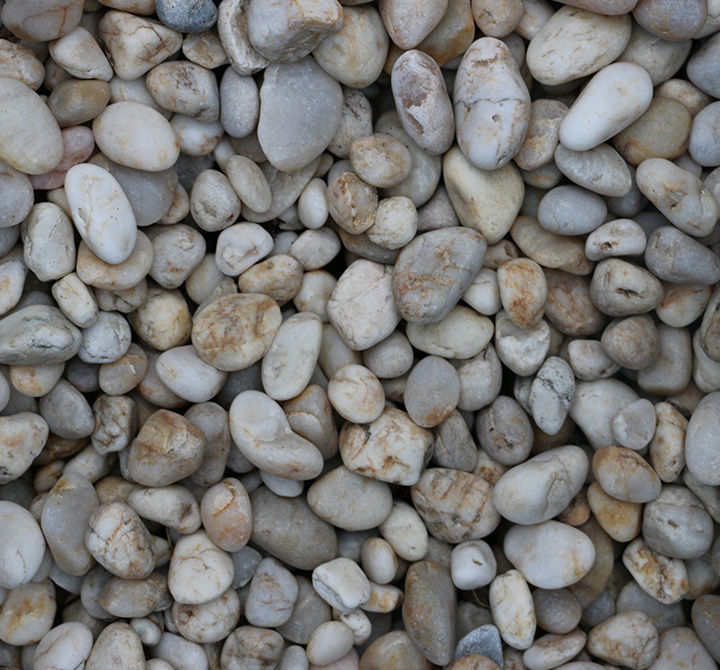 Piedra de río blanca marmoleada.jpg