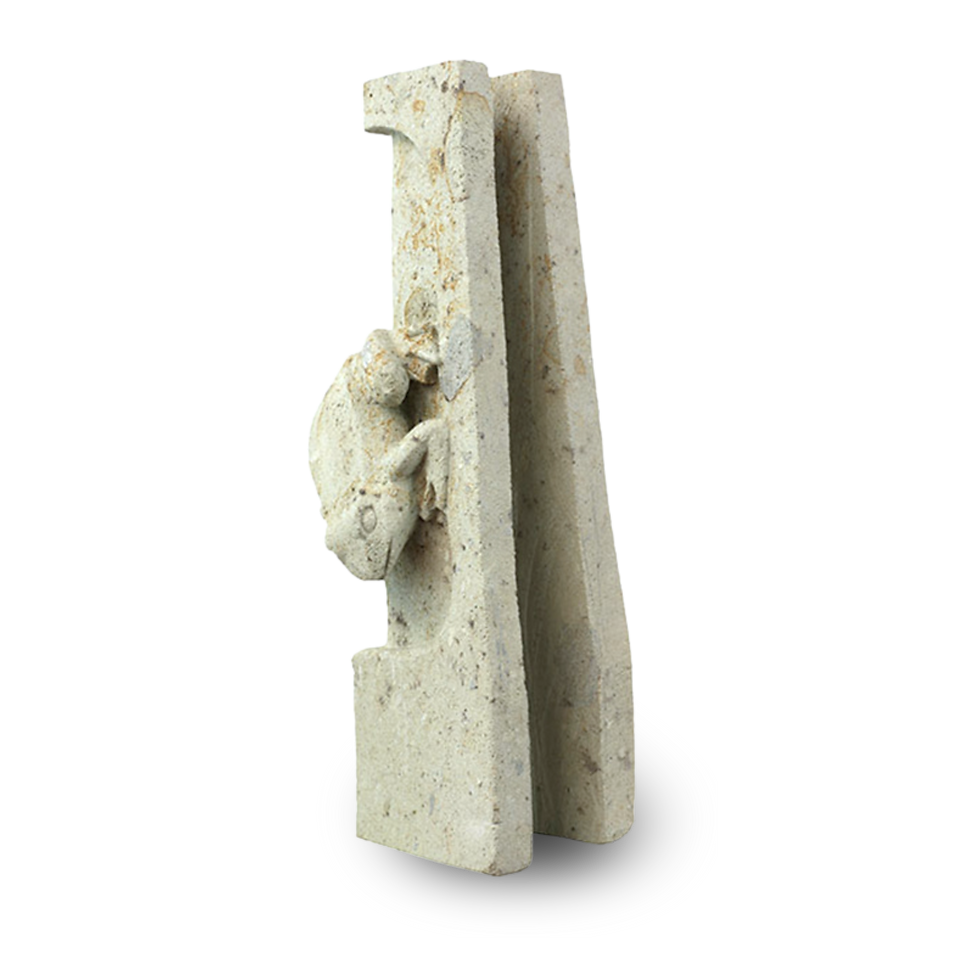 Gárgola con ranas, cantera blanco mexicano.png