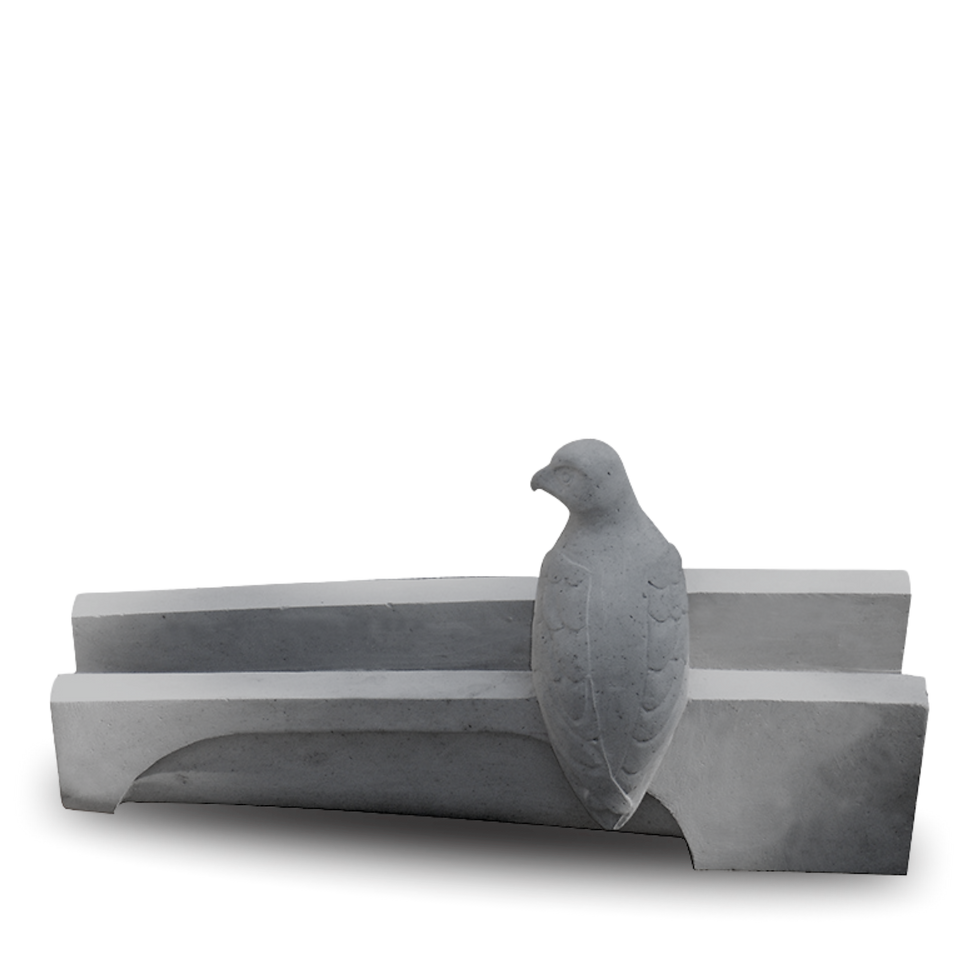 Gárgola con paloma gris.png