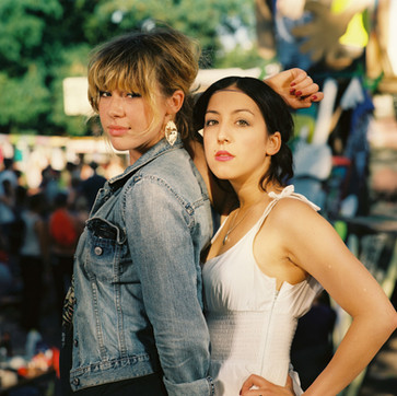 PORTRAIT; Freundinnen; Chicas & Checkers