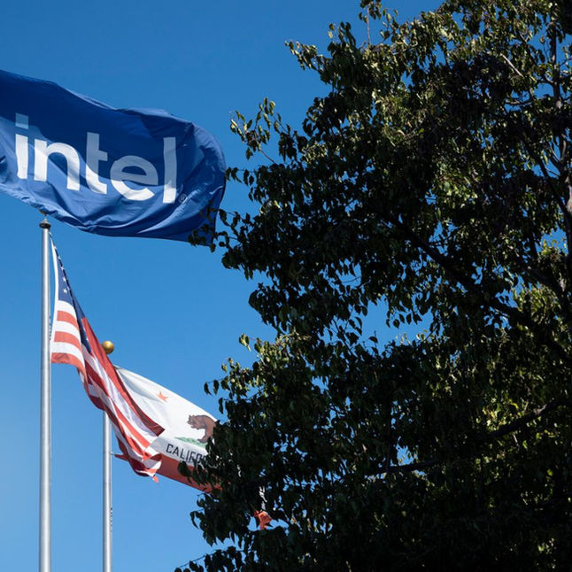 Futures im Minus – GameStop prüft eBay-Rückzug, Intel emittiert 15 Mrd., Microsoft skaliert KI-Chips