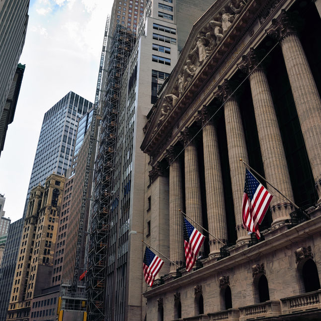 Futures verhalten – KI-Stimmung trübt sich ein, Seltene Erden belasten US-Industrie