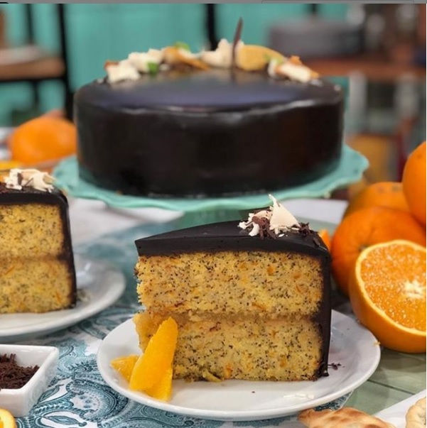 Torta de naranja y amapolas