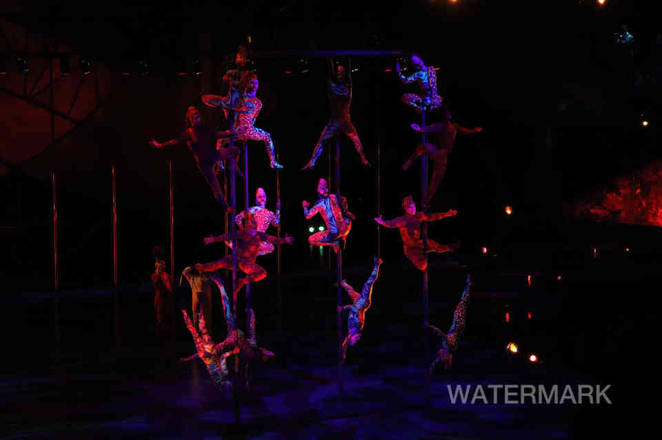las vegas nevada cique de soliel mystere group pole climbers (1)-SharpenAI-Motion.jpg