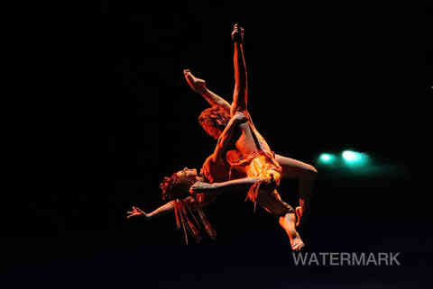 las vegas nevada cique de soliel mystere trapeze couple dancers swinging (43)-SharpenAI-Mo