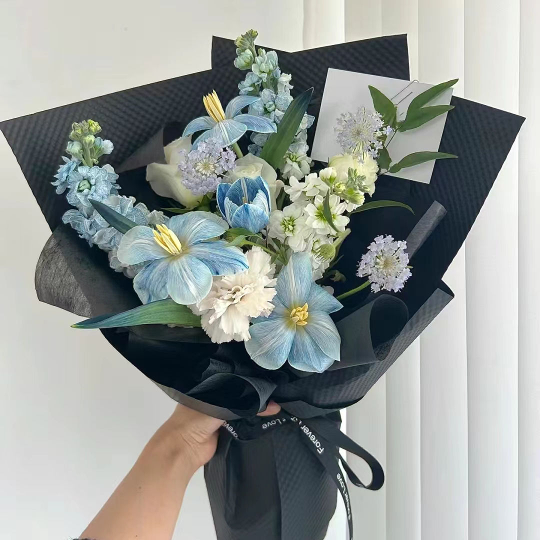 Mother's Day bouquet, online flower shop, flower delivery, online flower ordering, carnations, lilies, mixed bouquets, Mother's Day gifts, bouquet packaging, special offers, flower purchasing, Mother's Day exclusive, online flower shop discounts, floral design, Mother's Day discounts, flower delivery service, flower selection, flower ordering website, flower prices, bouquet recommendations.