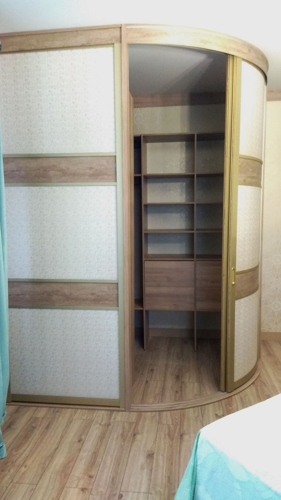 Радиусная гардеробная