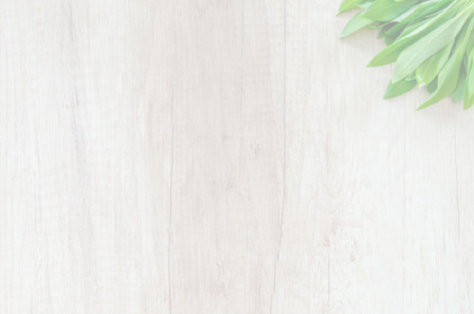 Fresh wood garlic on wood_edited.jpg