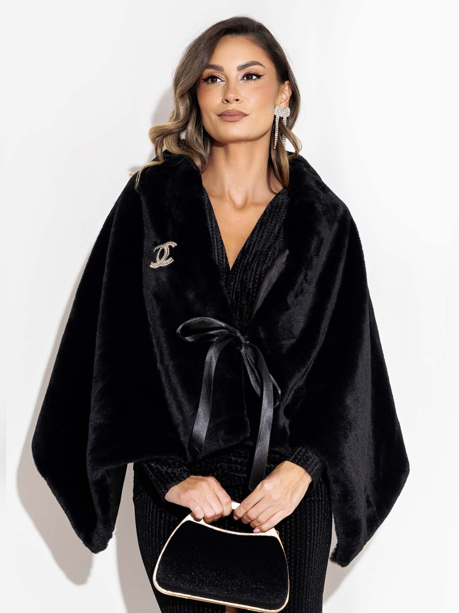 Elegant Black Shawl made of Medium Thick Eco-Fur