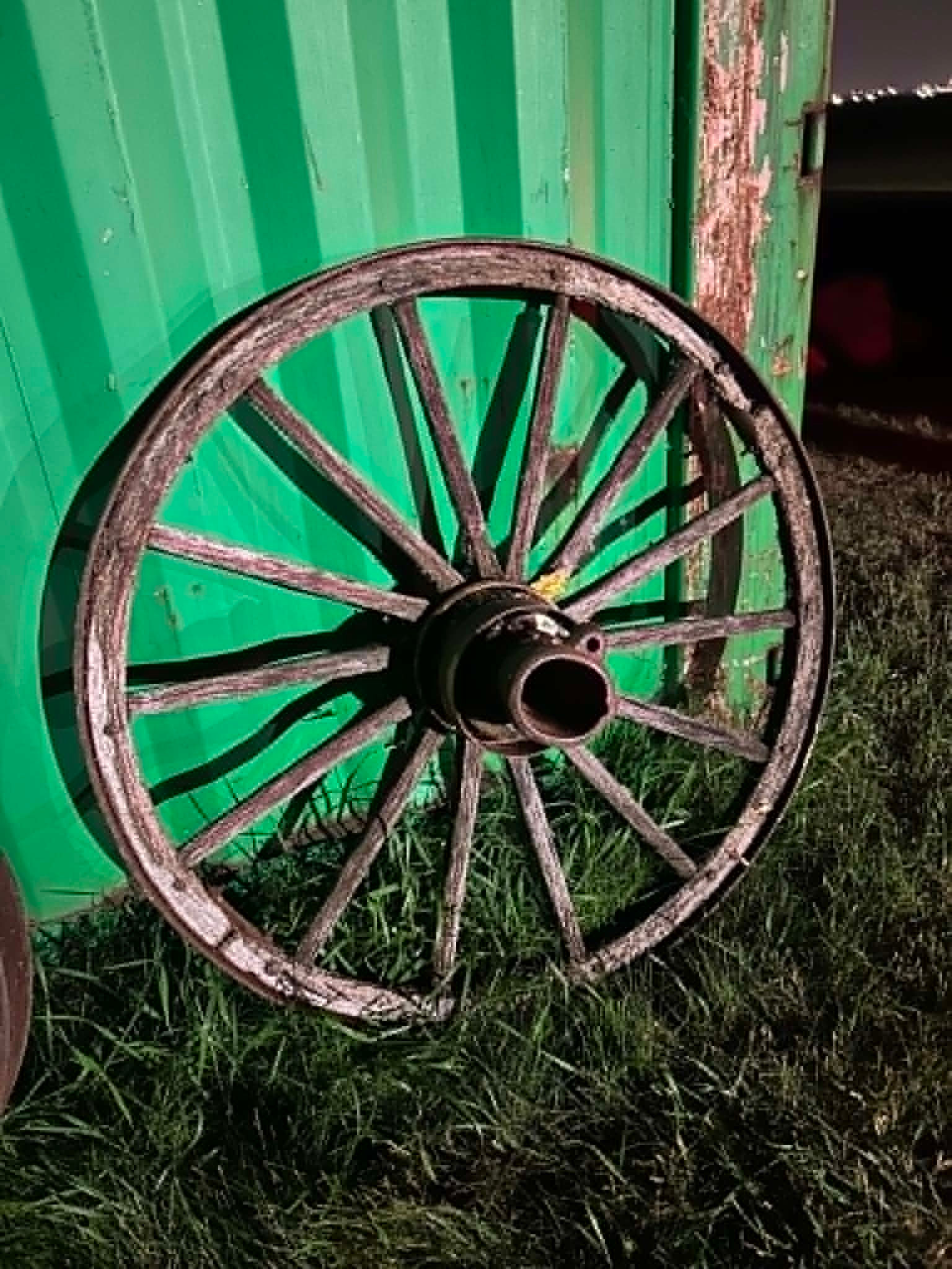 Rustic Wagon Wheel