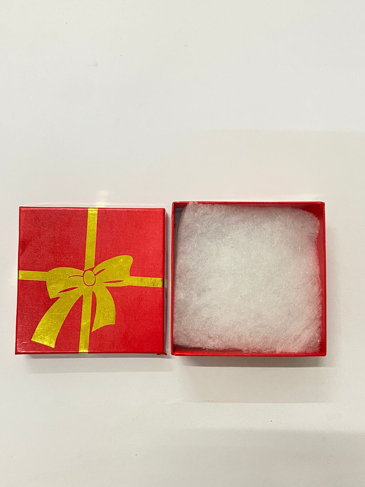 CAJITA DE CARTON ROJA C/ALGODON