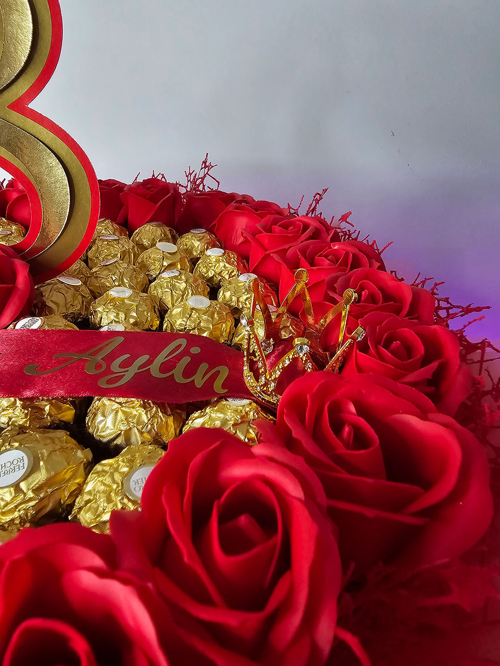 Thumbnail: close-up of luxury bouquet with chocolates and red roses