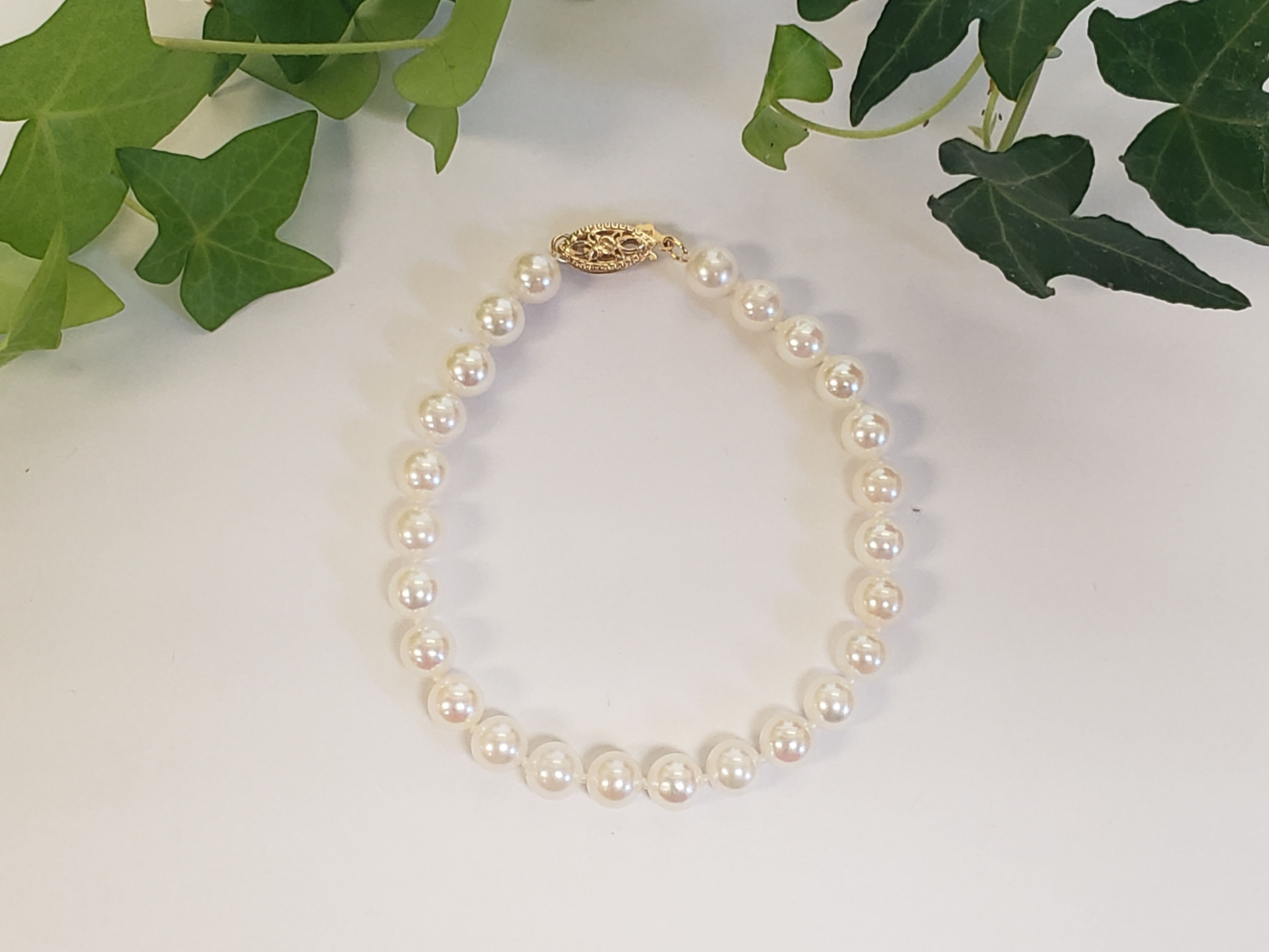 Pearl Bracelet W/ Gold Clasp