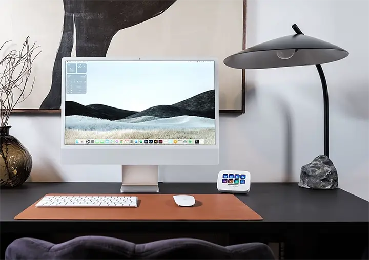 Thumbnail: Elgato Stream Deck Neo in use