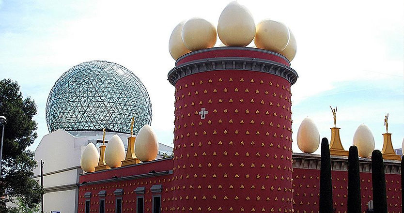 dalí torre galatea.jpeg