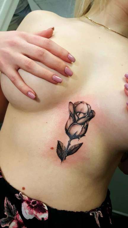 Tatouage rose - American Body Art
