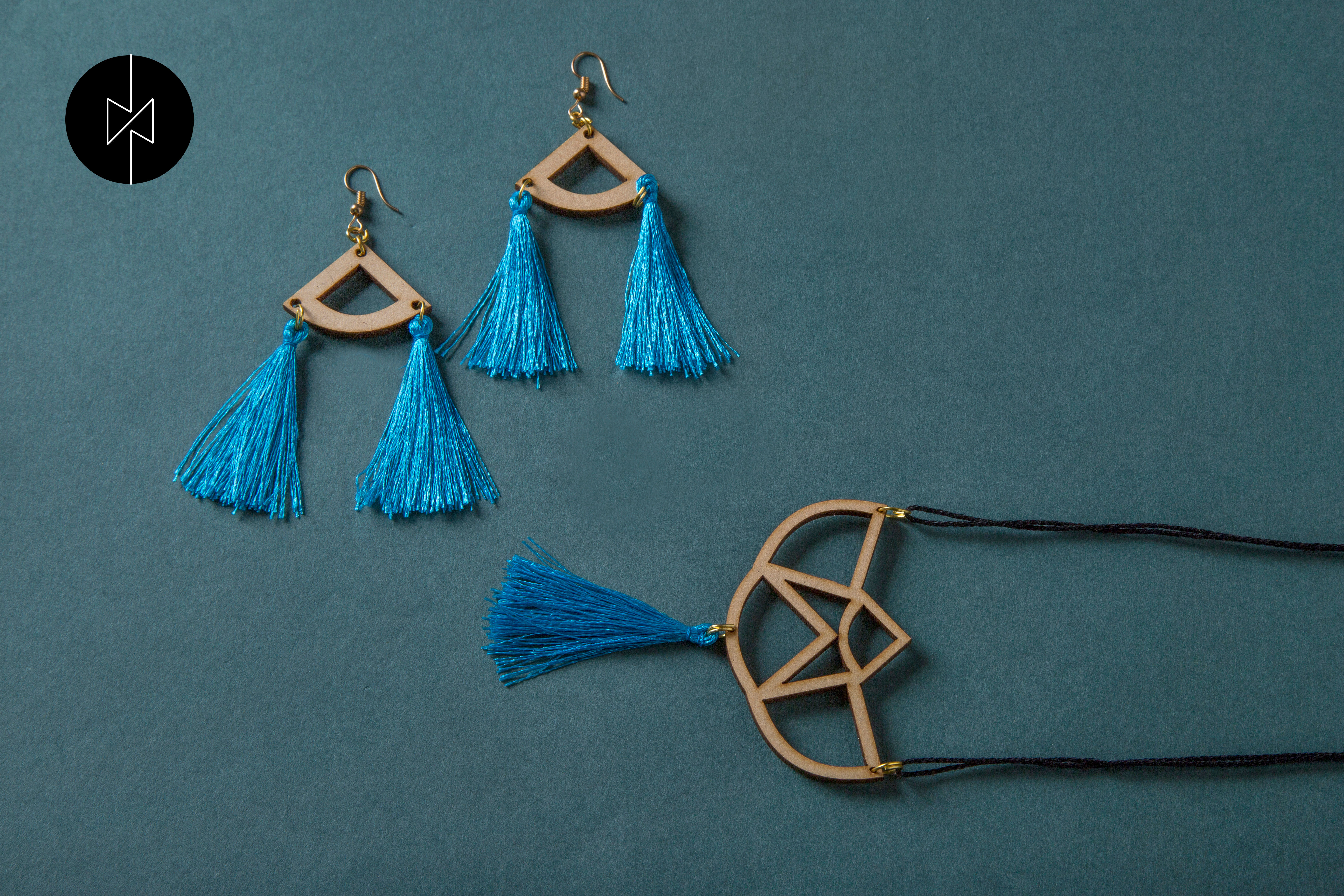 Sky tasselled quarter arch - TTW12