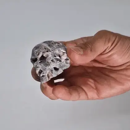 Miniatúra: KALCITOVÁ GEÓDOVÁ "LEBKA"~ 4.7x3.2x3.7 cm