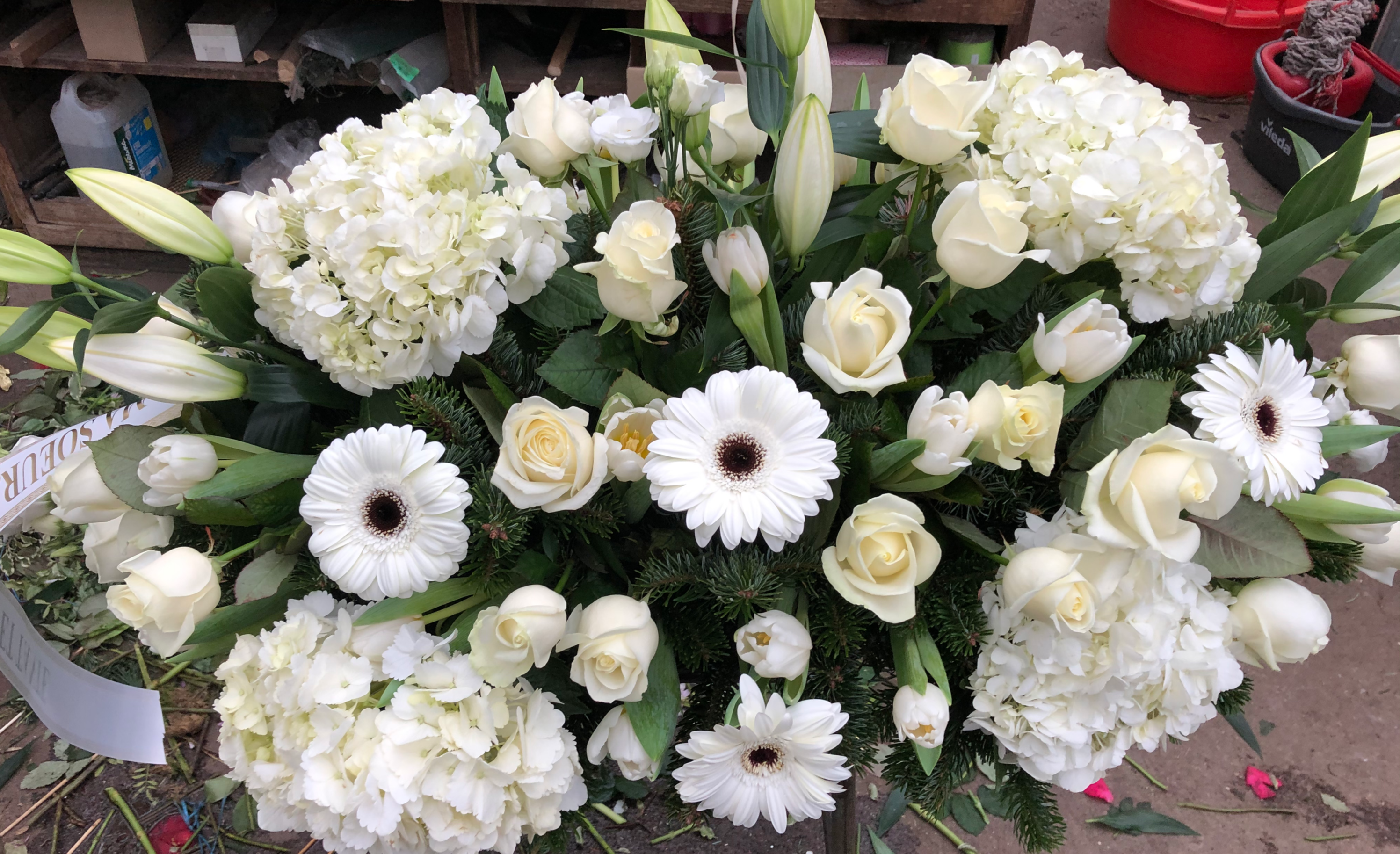 Dernier hommage gerbe blanche