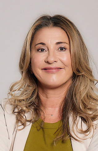 8G0A8664CaroStrasnik_edited.jpg