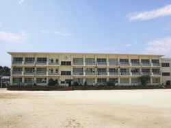 波方小学校校舎