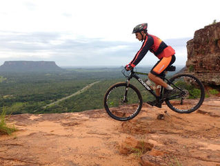 Trilhas de mountain bike movimentam o turismo aventura na Chapada das Mesas