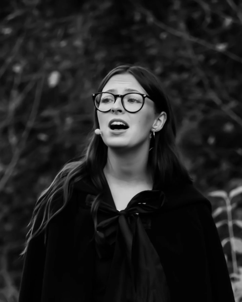 B&W Portrait of singer at Dragons breath