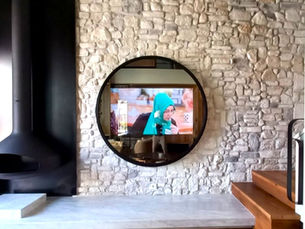 Modern ev tasarımında kullanılan Mirrortrend Ayna TV